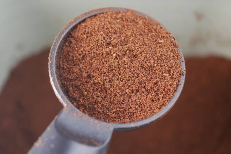 Frigo, boîte hermétique ou bocal : où faut-il vraiment ranger son café moulu ?